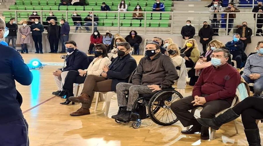 To μέλος του ΔΣ της ΕΑΟΜ-ΑμεΑ, Κώστας Σιάχος, στην εκδήλωση προς τιμήν του Πάνου Τριανταφύλλου