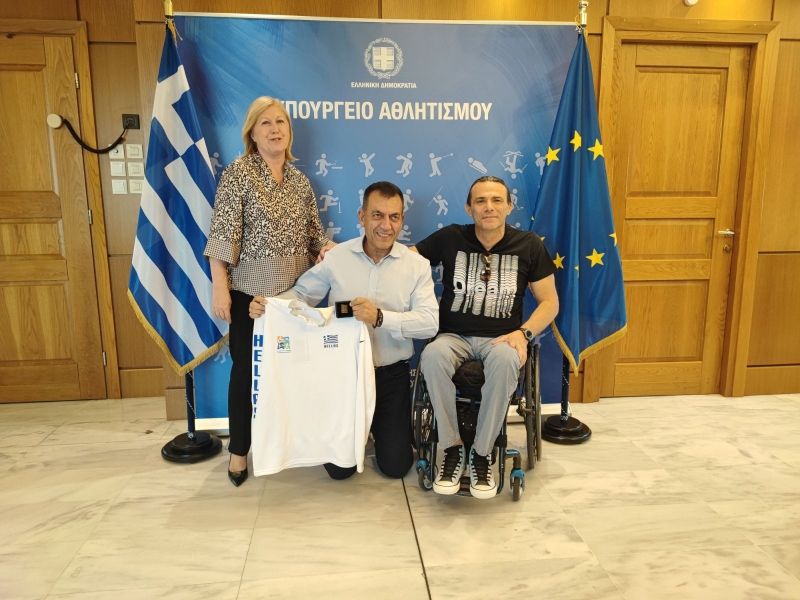 Συνάντηση του αναπληρωτή Υπουργού Αθλητισμού Γιάννη Βρούτση με την πρόεδρο της ΕΑΟΜ-ΑμεΑ Ιωάννα Καρυοφύλλη (pic)